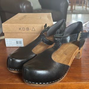 Kelsi Dagger Brooklyn Carlale Mary Jane clogs Women’s size 8.5. Black leather.